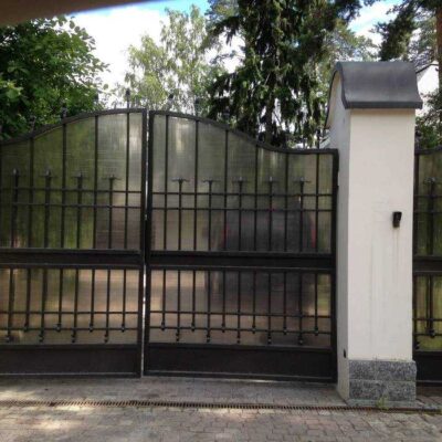 Кованые распашные ворота с поликарбонатом №41 Кованые распашные ворота с поликарбонатом №41